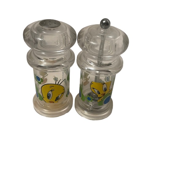 Tweety Bird Acrylic Salt and Pepper Shakers - Picture 5 of 5